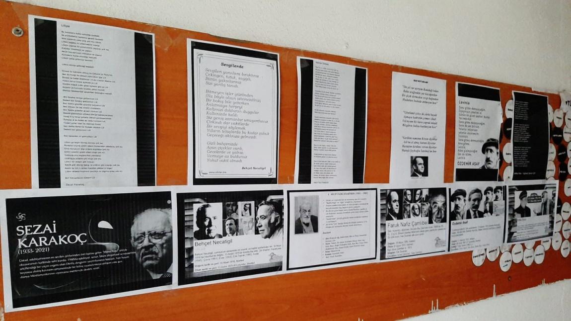 Okul Koridorlarında Günümüz Yazarlarının Tanıtımı Yapıldı